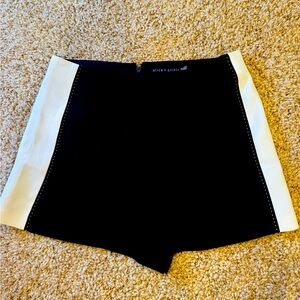 Alice + Olivia size 8 classic black and white shorts